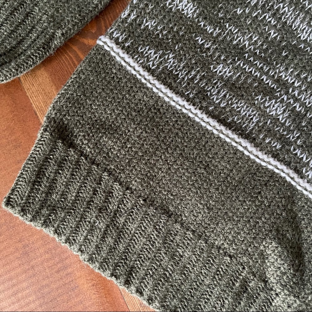 Amazon Sweater - Picture 3 of 4
